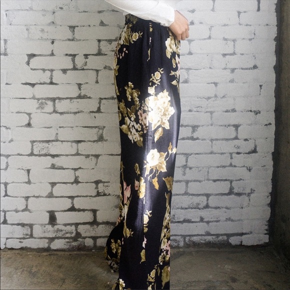 Sadie & Sage High-Waisted Floral Pants - Picture 3 of 4